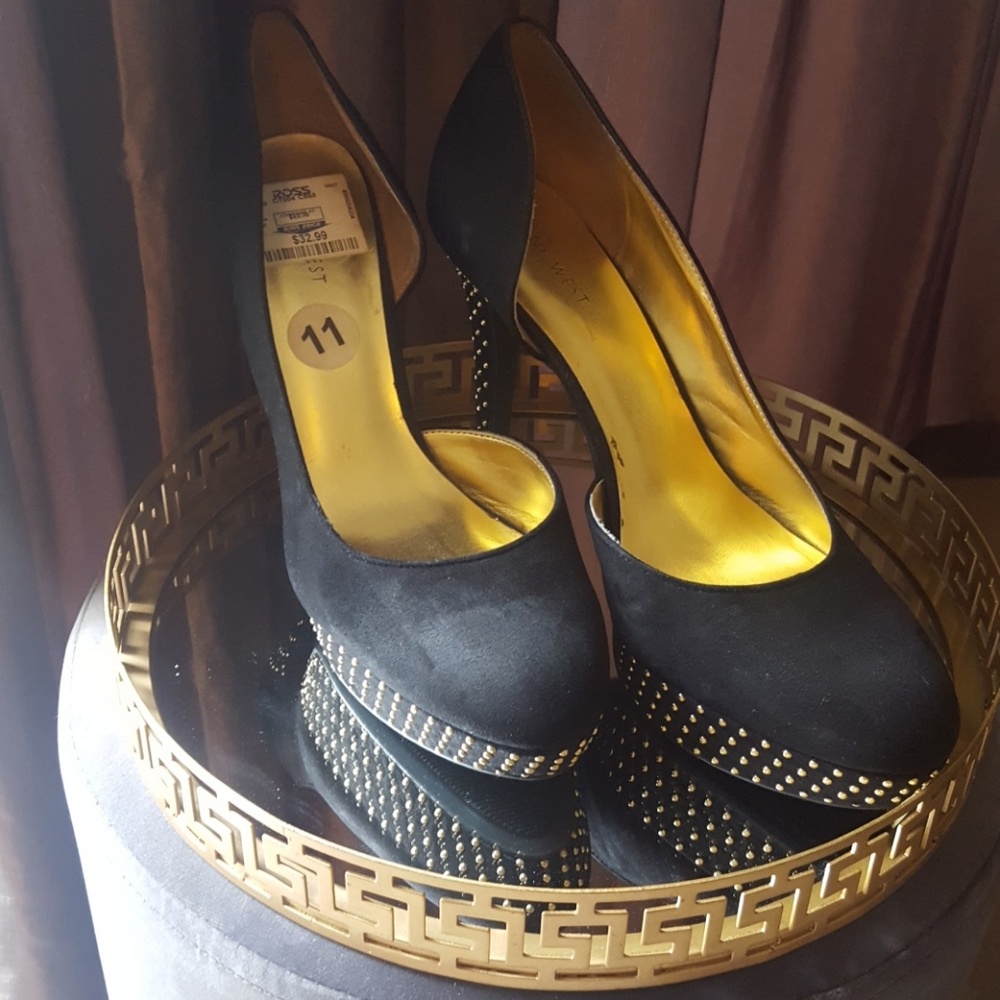Shoes - Picture 2 of 4